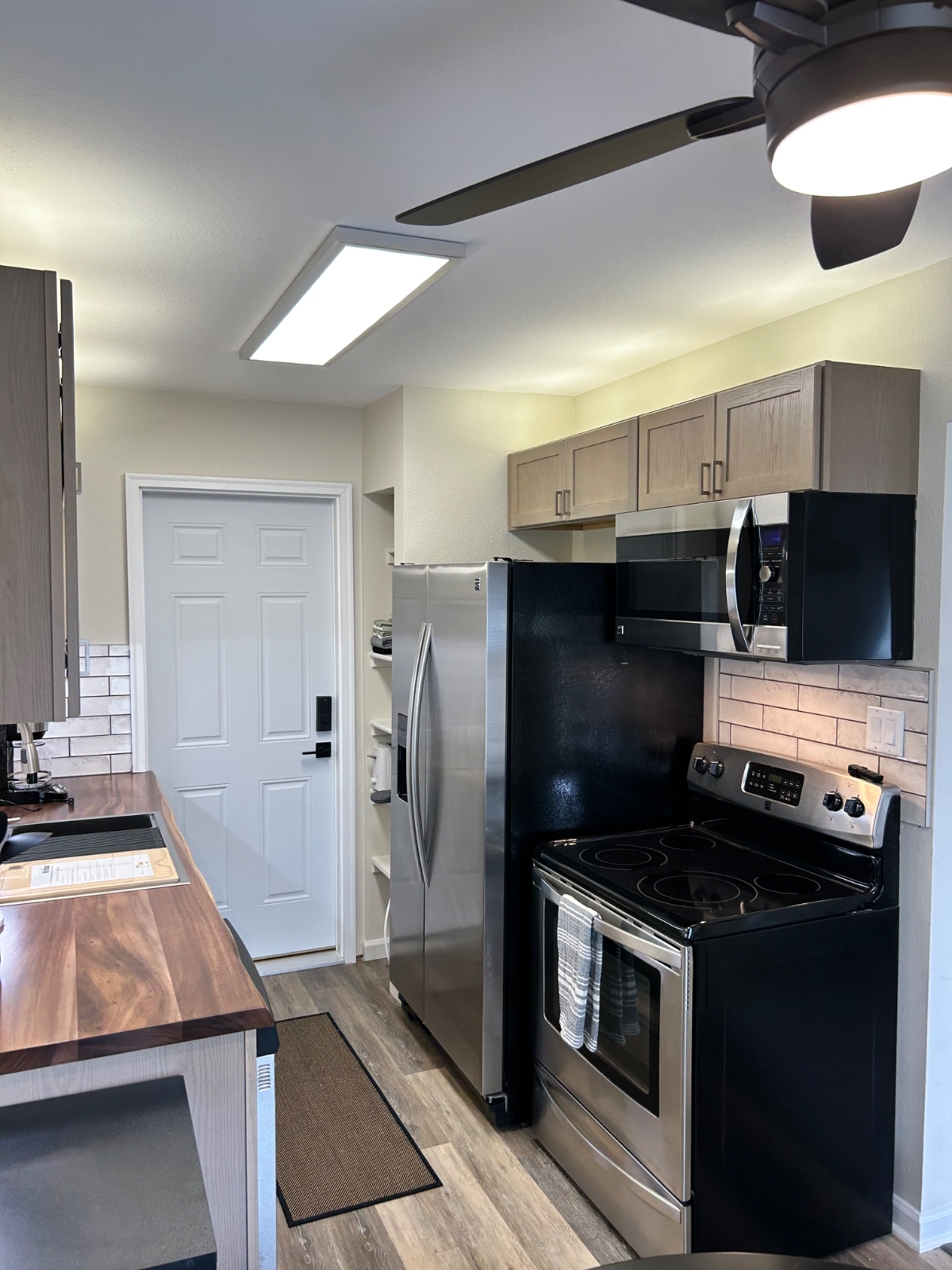 Beautifully remodeled unit, quiet Cheyenne neighborhood. Garage parking. Unit A - Photo 3