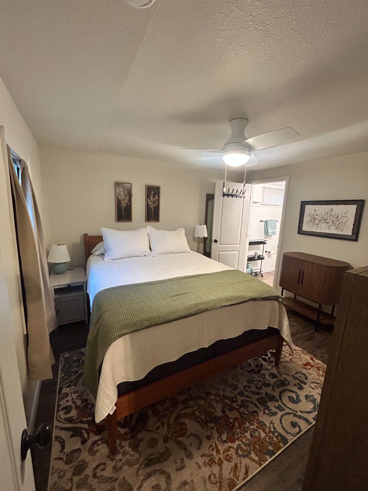 Beautifully remodeled unit, quiet Cheyenne neighborhood. Garage parking. Unit A - Photo 5