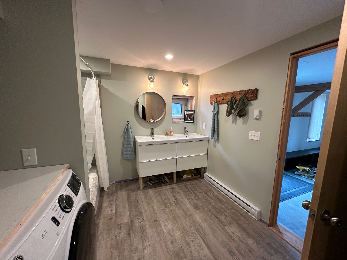 Modern Timber Frame Apartment - Photo 9