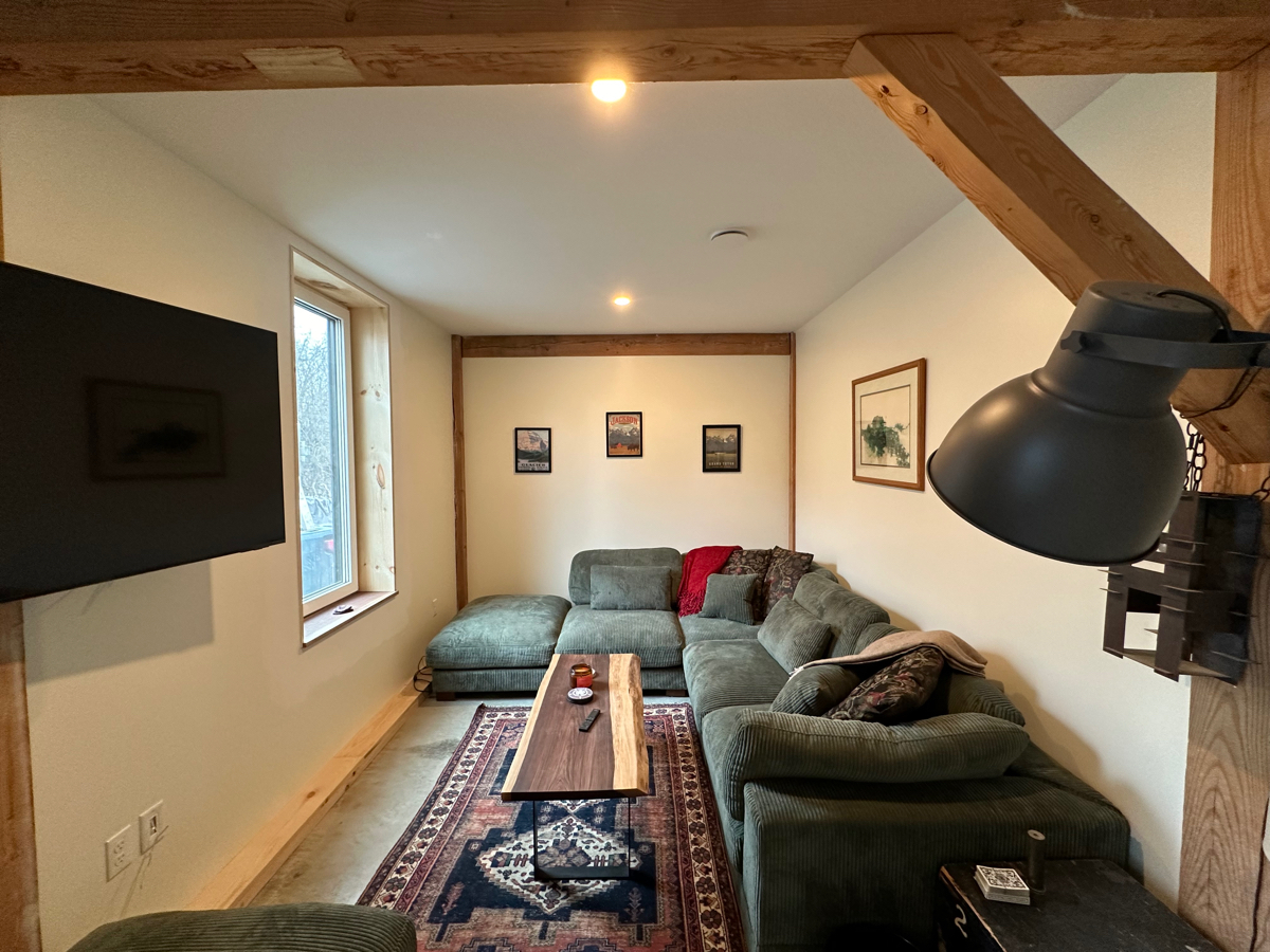 Modern Timber Frame Apartment - Photo 10