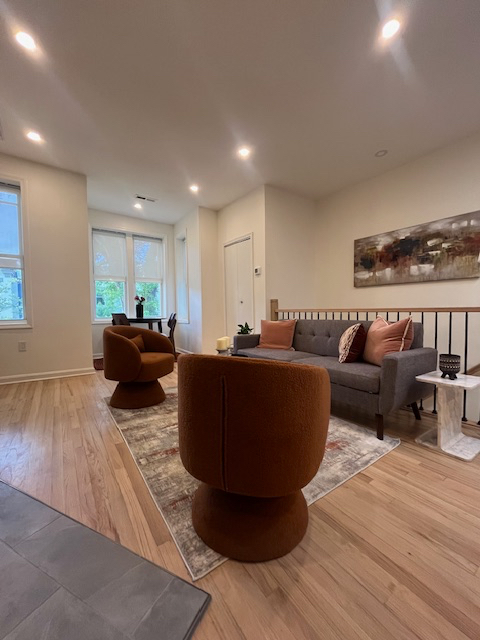 Stylish, Fully Furnished 2-Bedroom Retreat in Historic Bloomingdale - Photo 4