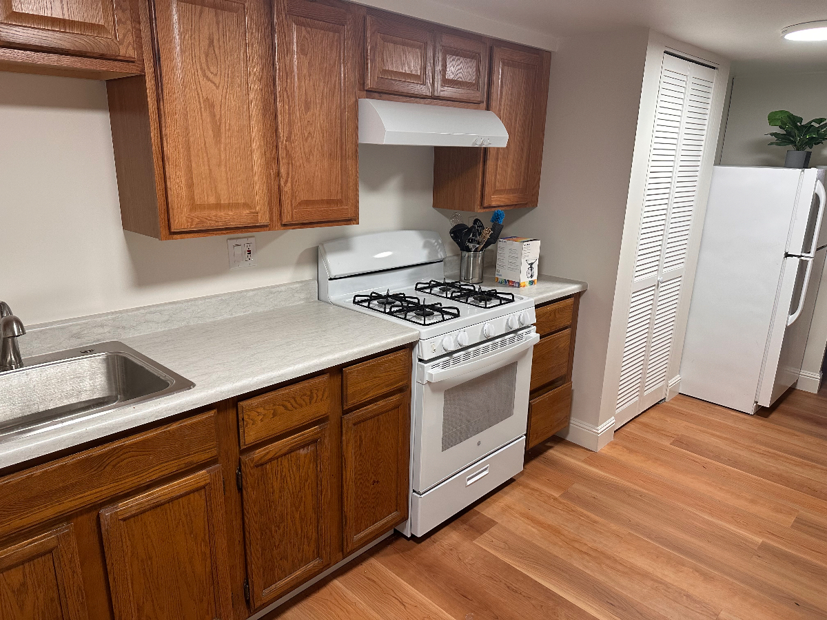 1-BR Private In-Law Apartment Fully Furnished & Utilities Included - Prime Walkable Neighborhood - Photo 6