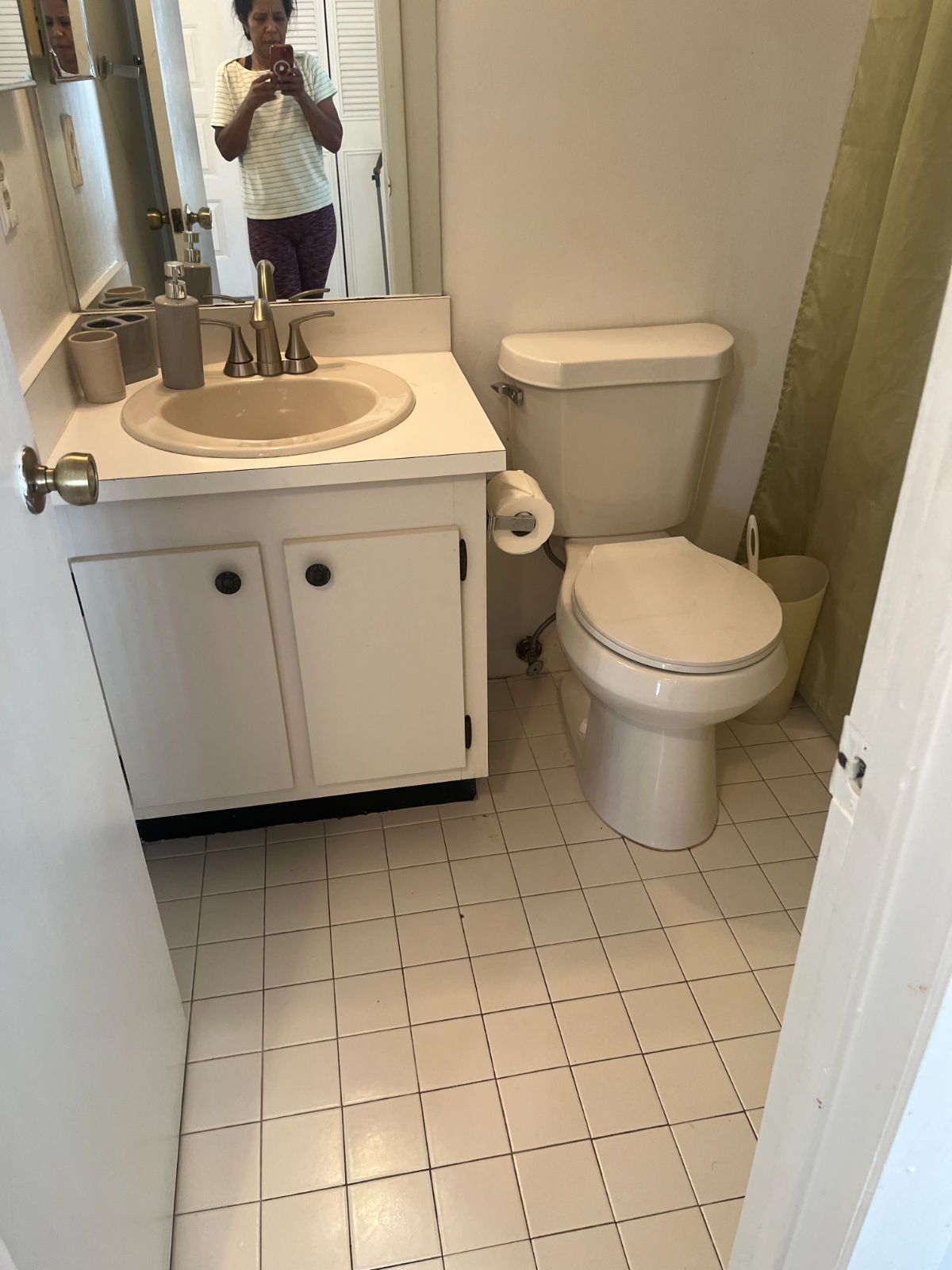 Condo for rent by room. Suite and Room with separate Bath Or Whole apartment. Suite is $2500 a mont - Photo 4