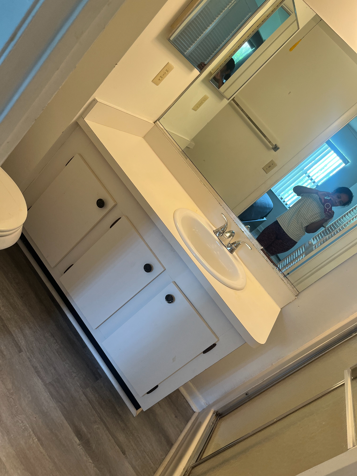 Condo for rent by room. Suite and Room with separate Bath Or Whole apartment.  Suite is $2500 a mont - Photo 6