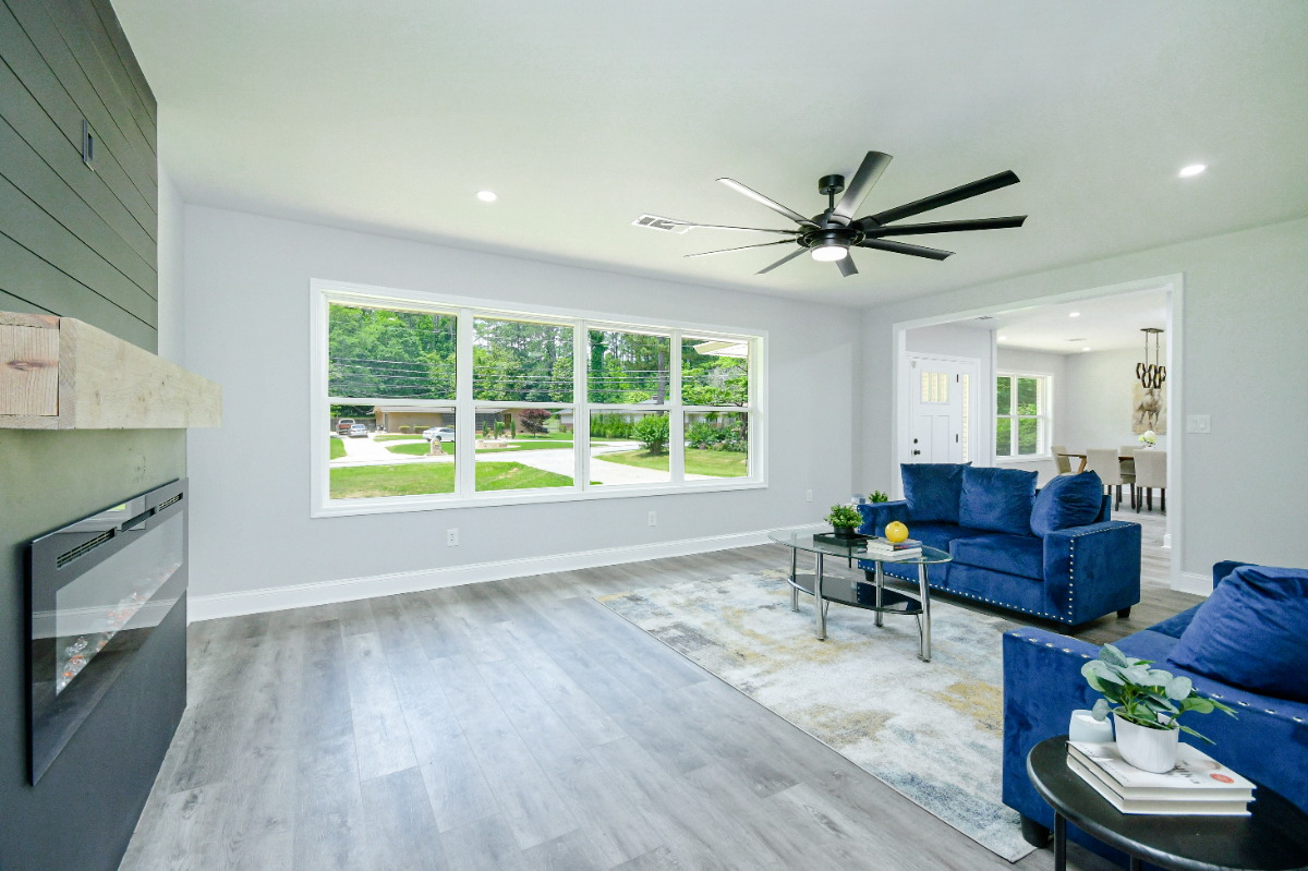 Bright room w/ double bed & shared bath