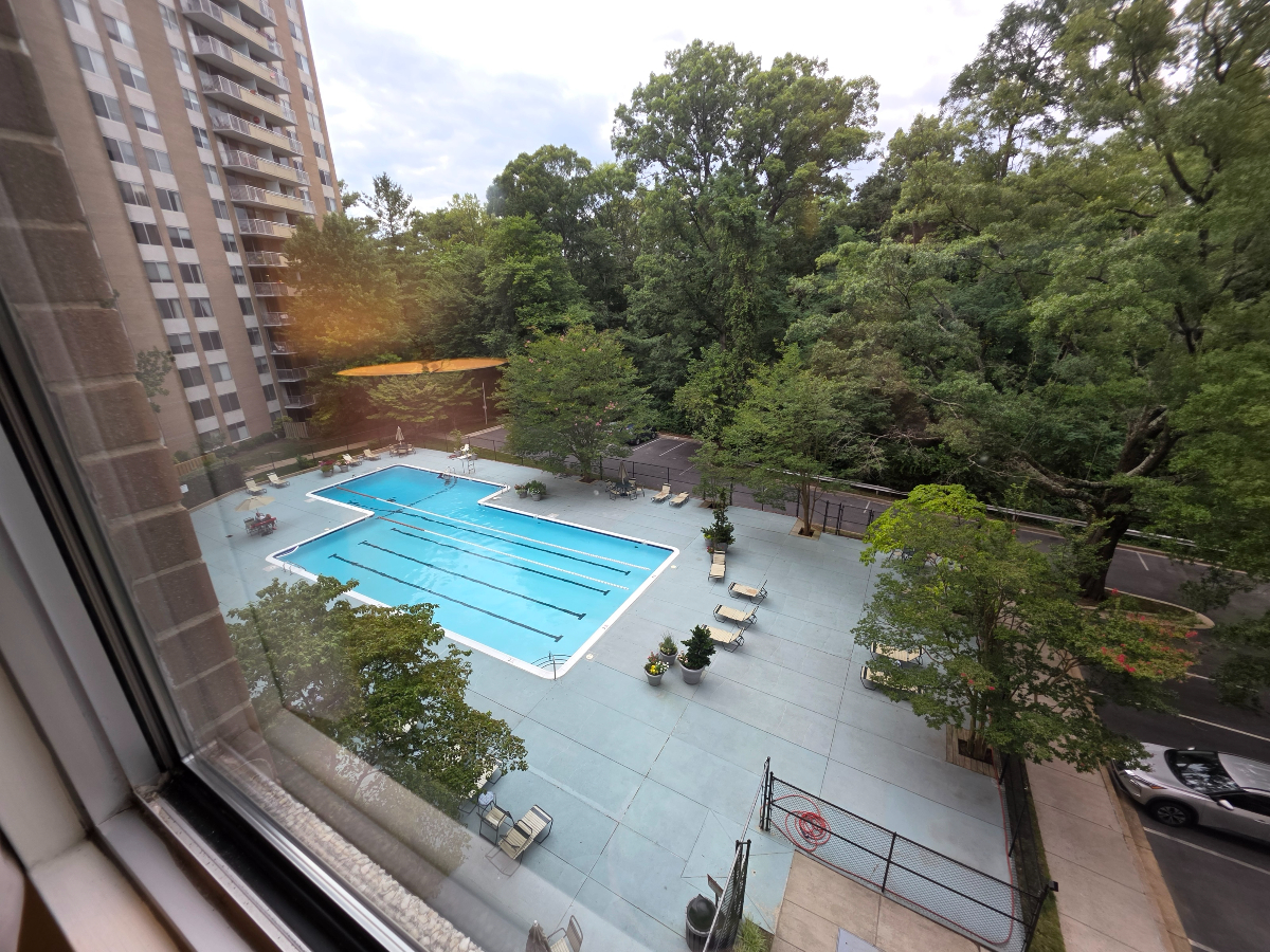 Large Private Room and Bathroom in shared condo minutes from Red Line Metro and Rock Creek Park - Photo 7
