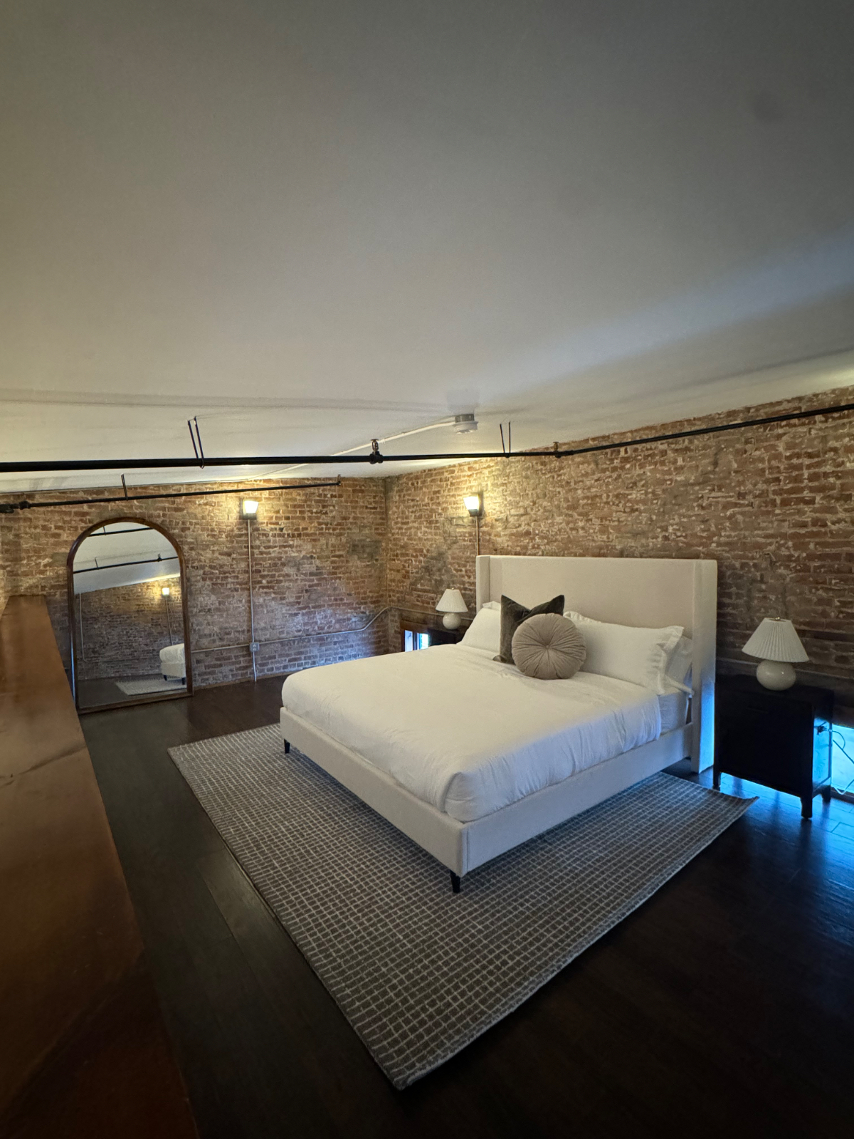 True Loft- Baggs Square, walking distance to Wynn Hospital, train station - Photo 6