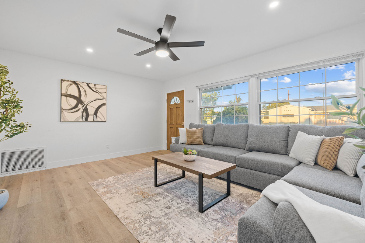 Completely Remodeled, Private Deck, 4BR House - Photo 6