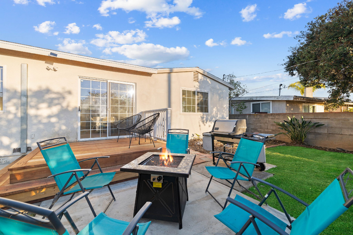 Completely Remodeled, Private Deck, 4BR House - Photo 1