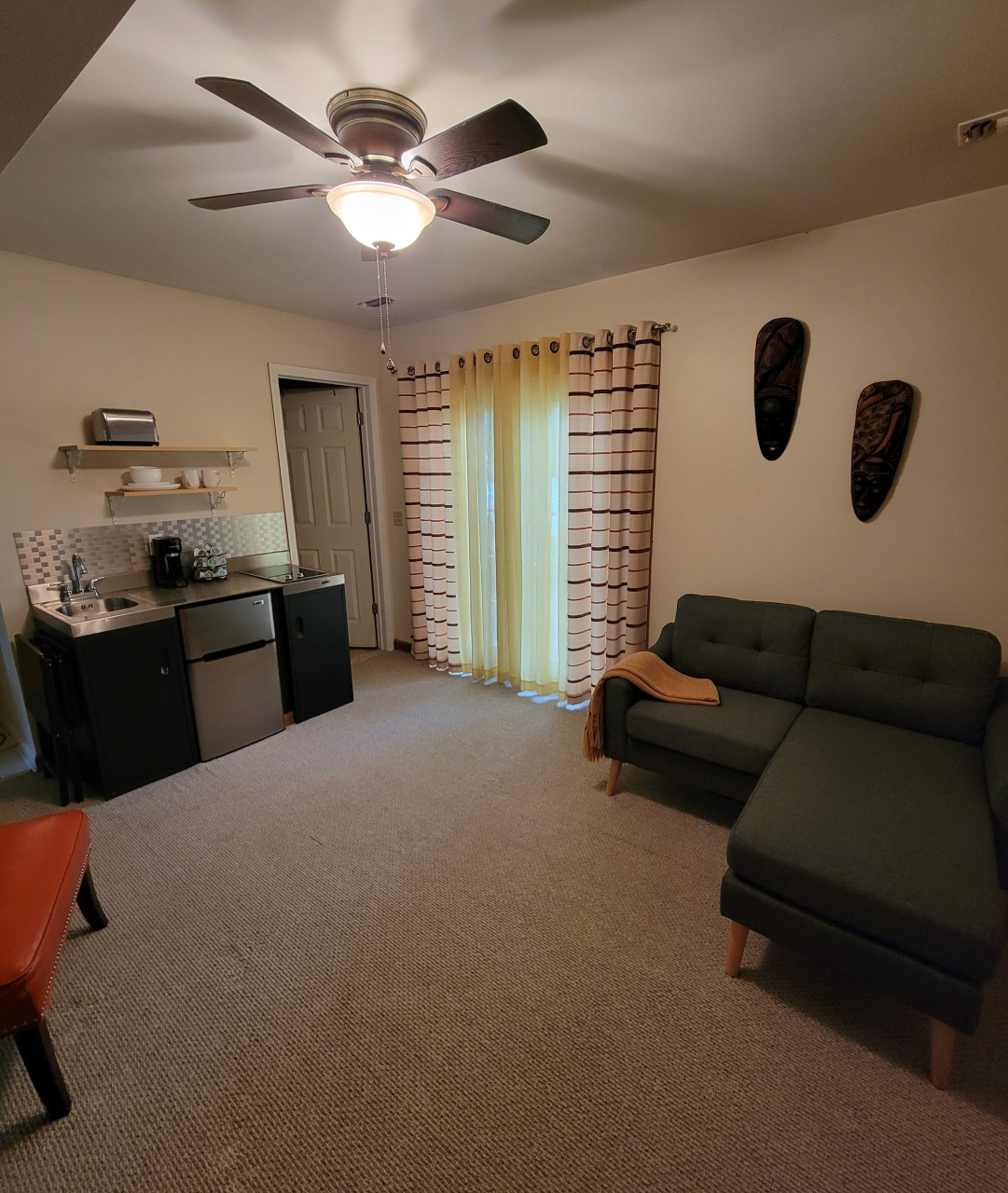 Private Studio-Style Retreat with Modern Bath and Private Living Areas Just 10 Minutes from Central  - Photo 10