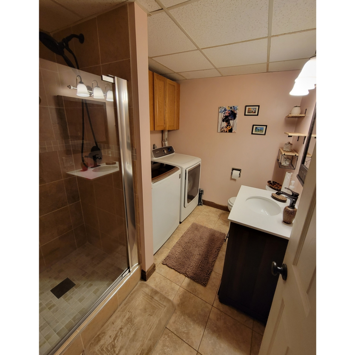 Private Studio-Style Retreat with Modern Bath and Private Living Areas Just 10 Minutes from Central  - Photo 8