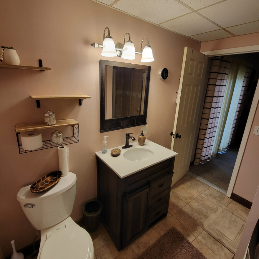 Private Studio-Style Retreat with Modern Bath and Private Living Areas Just 10 Minutes from Central  - Photo 7