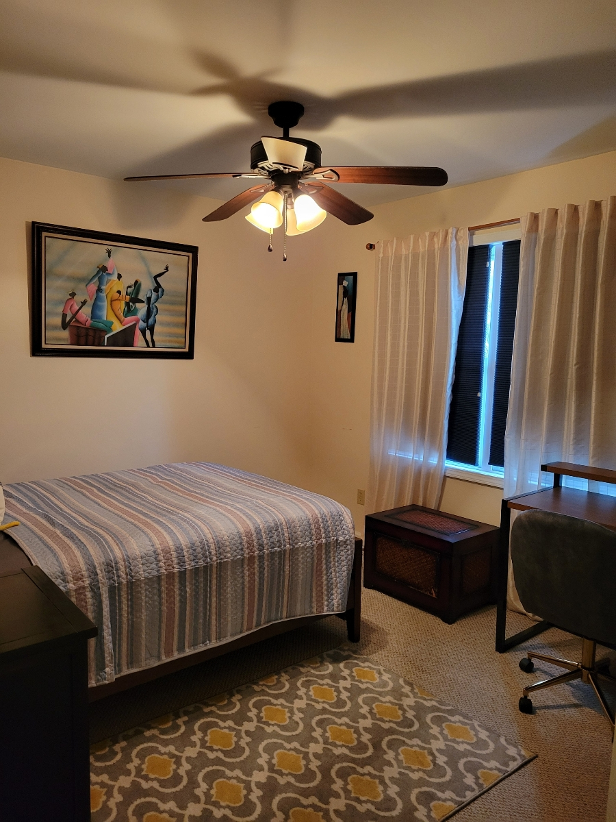 Private Studio-Style Retreat with Modern Bath and Private Living Areas Just 10 Minutes from Central - Photo 4
