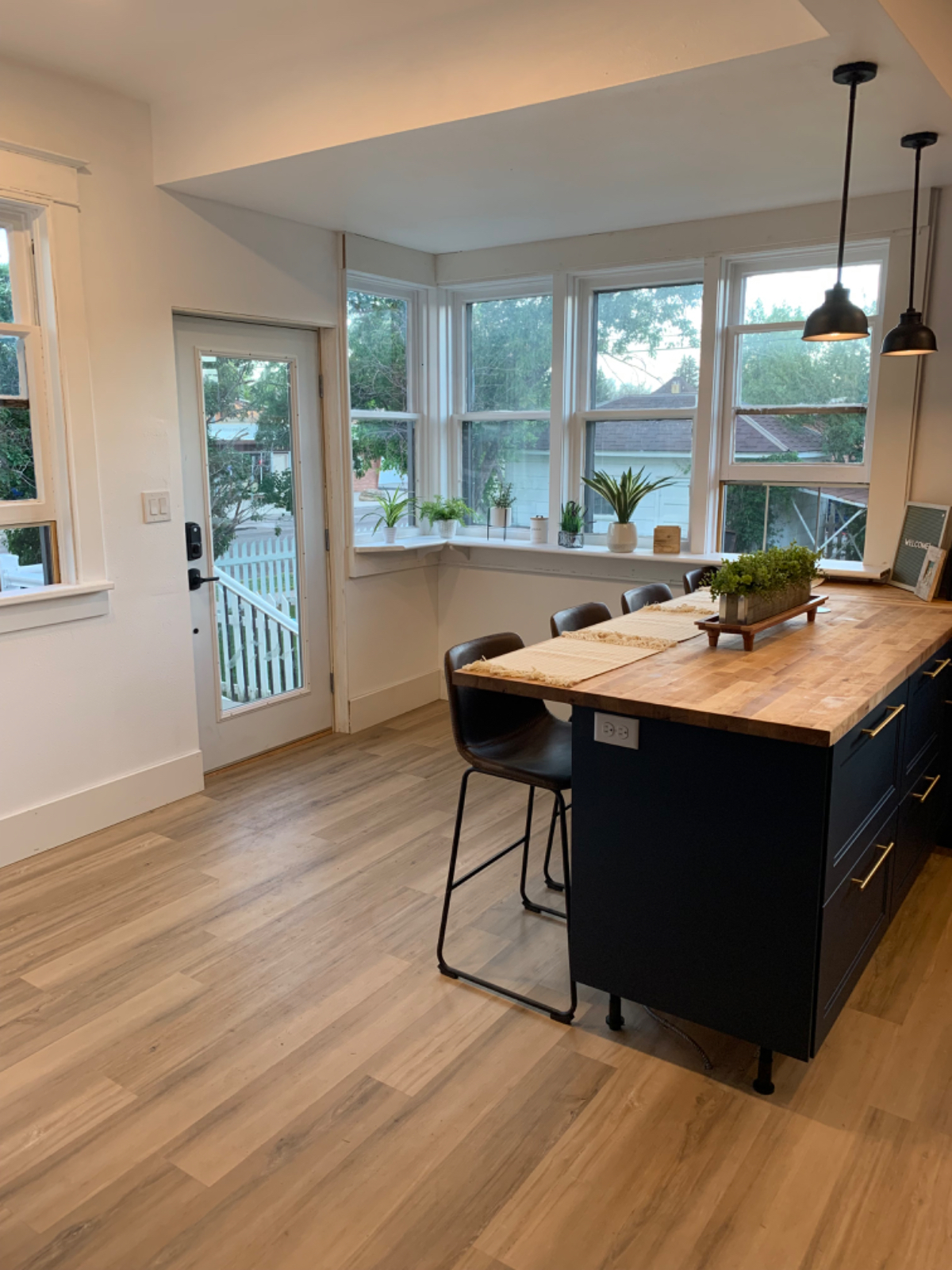 Cozy and Modern 2 bedroom Stay - Photo 3