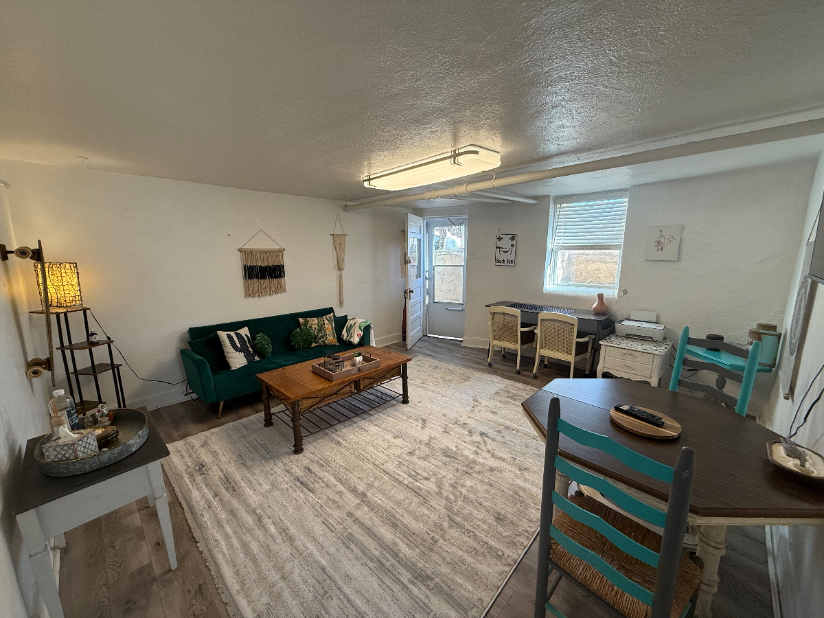 Cozy and Modern 2 bedroom Stay - Photo 2