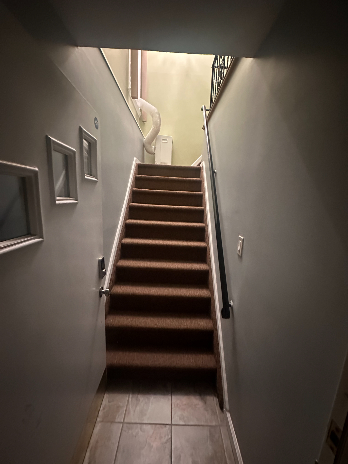 Spacious 4-bedroom Second-Floor Apartment with Large Living Room, Separate Kitchen and Central Locat - Photo 9