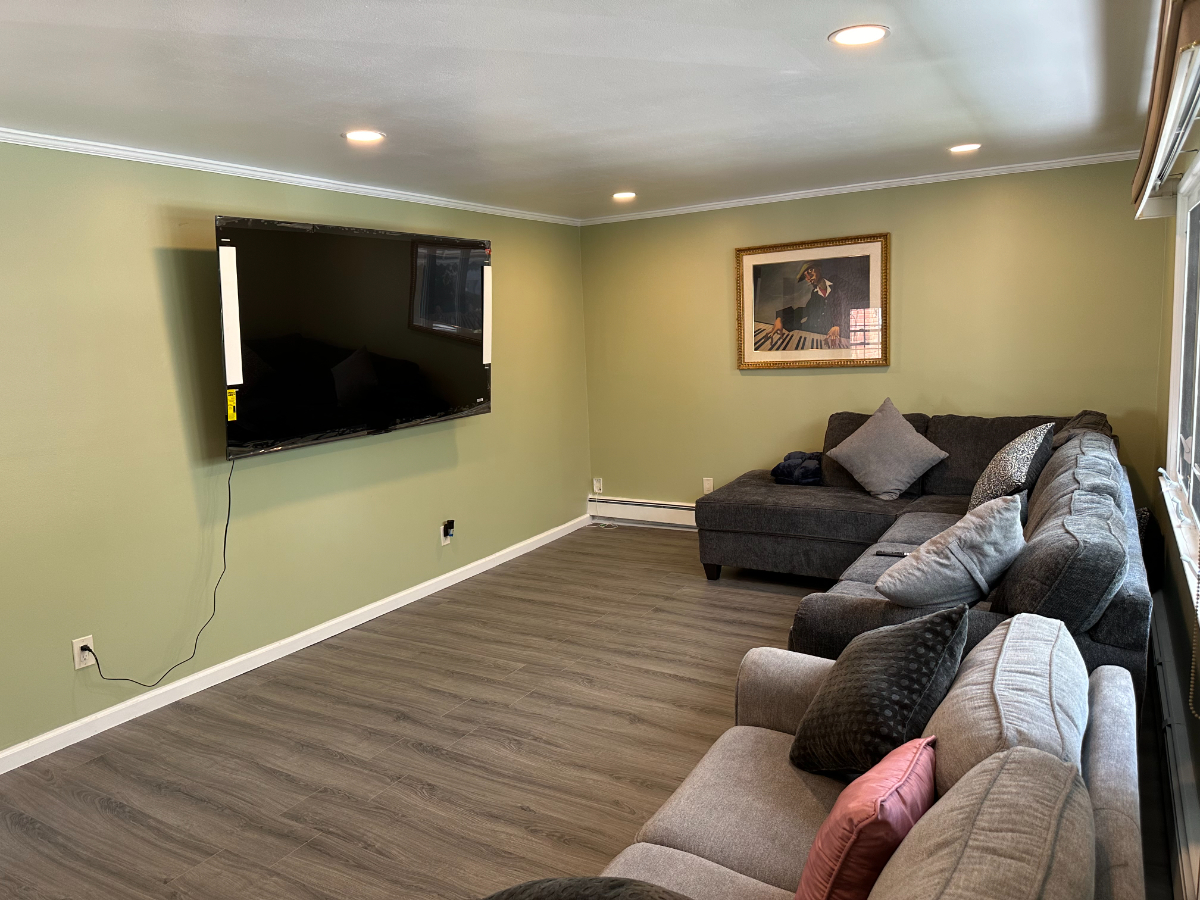 Spacious 4-bedroom Second-Floor Apartment with Large Living Room, Separate Kitchen and Central Locat - Photo 3