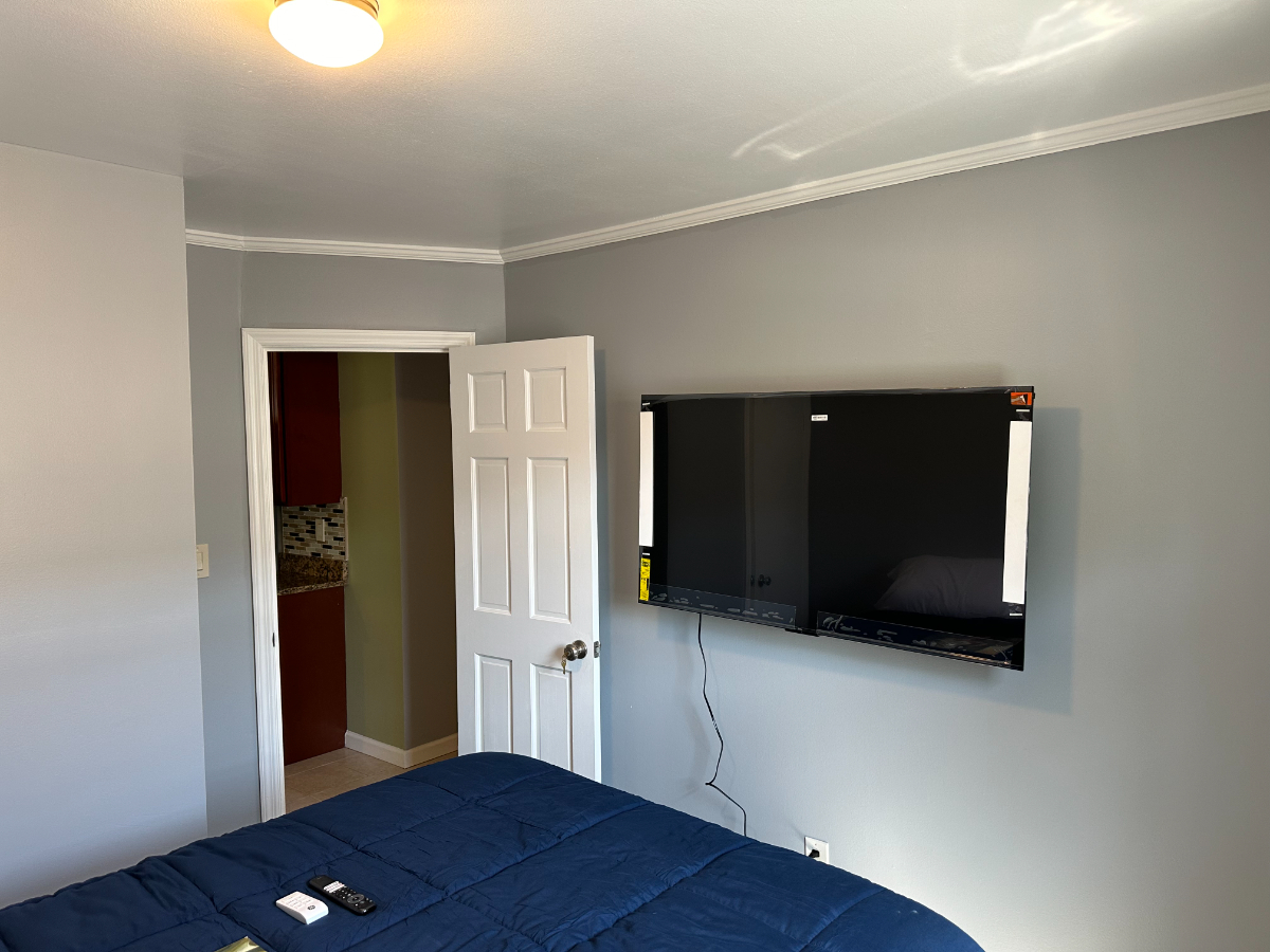 Spacious 4-bedroom Second-Floor Apartment with Large Living Room, Separate Kitchen and Central Locat - Photo 8