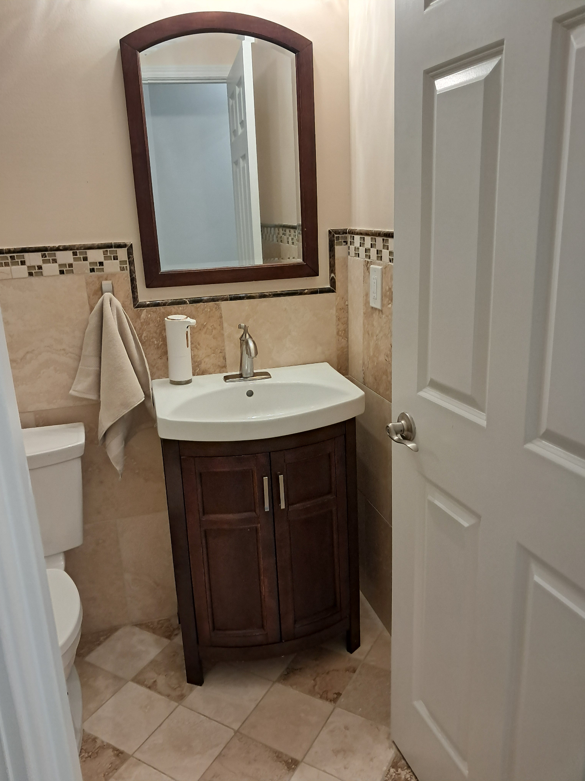 Fully Furnished Room with Private Bath in Spacious Shared Home - Photo 8