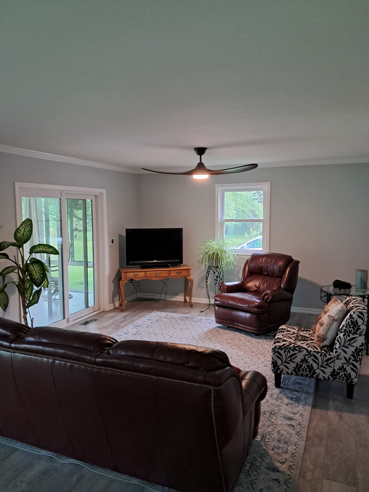 Fully Furnished Room with Private Bath in Spacious Shared Home - Photo 2