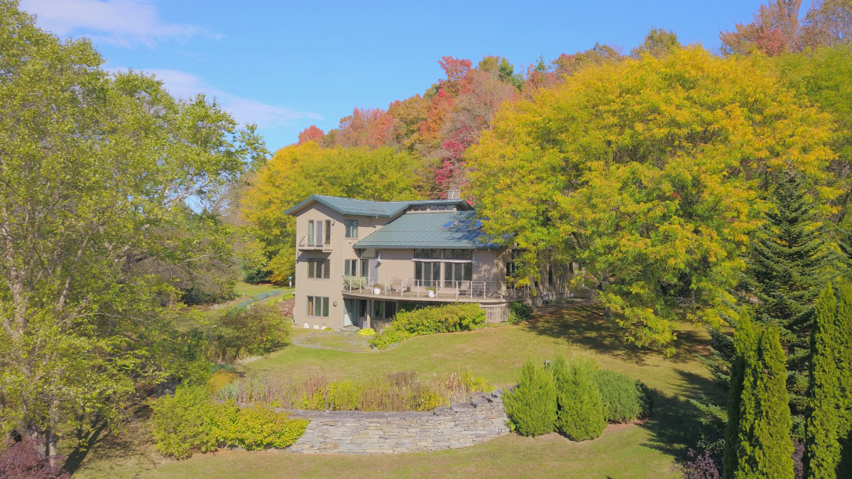 Custom Contemporary Home in Rural Setting yet Minutes to all Amenities - Photo 4