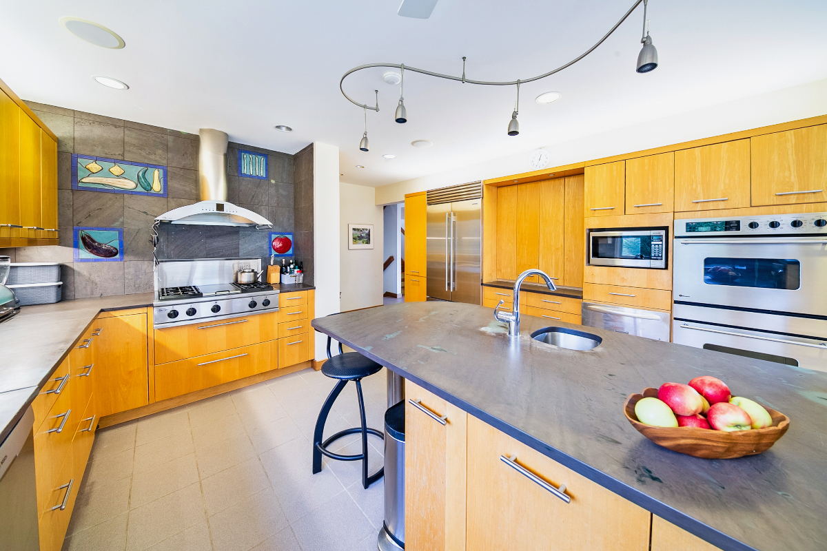 Custom Contemporary Home in Rural Setting yet Minutes to all Amenities - Photo 12