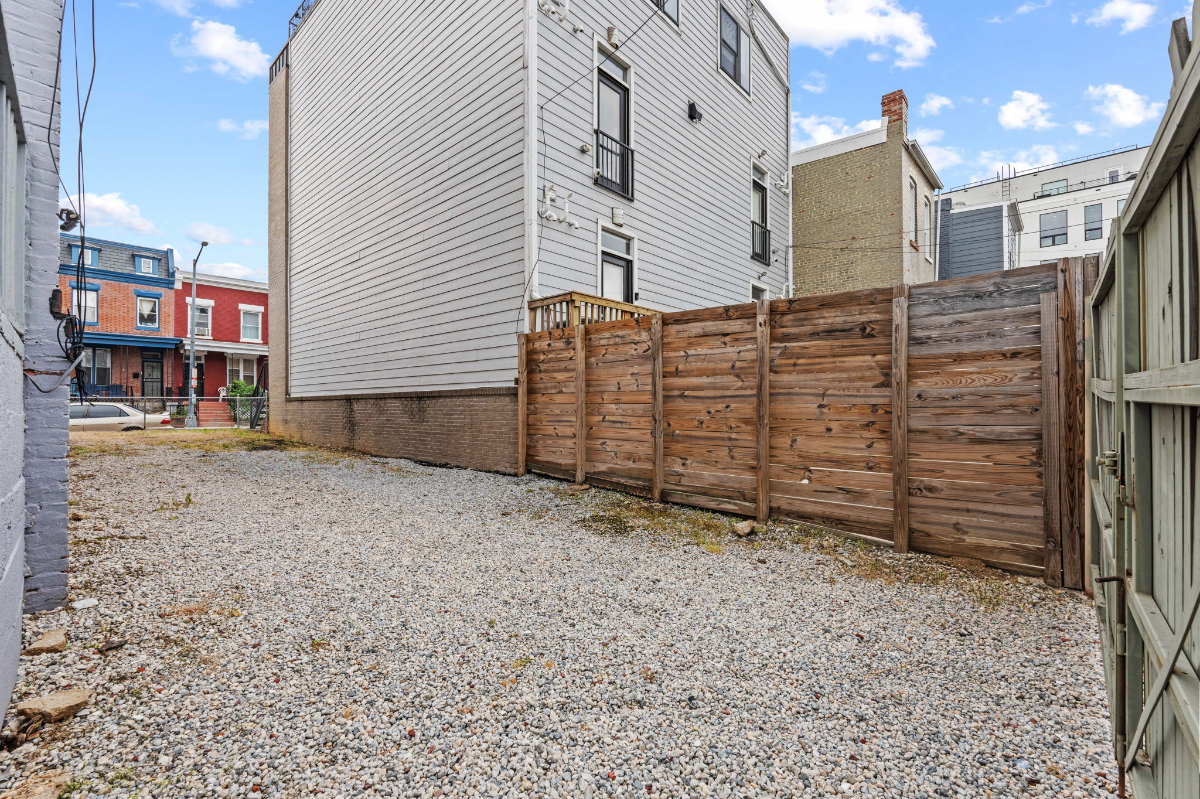 DC Shaw Home - Photo 2