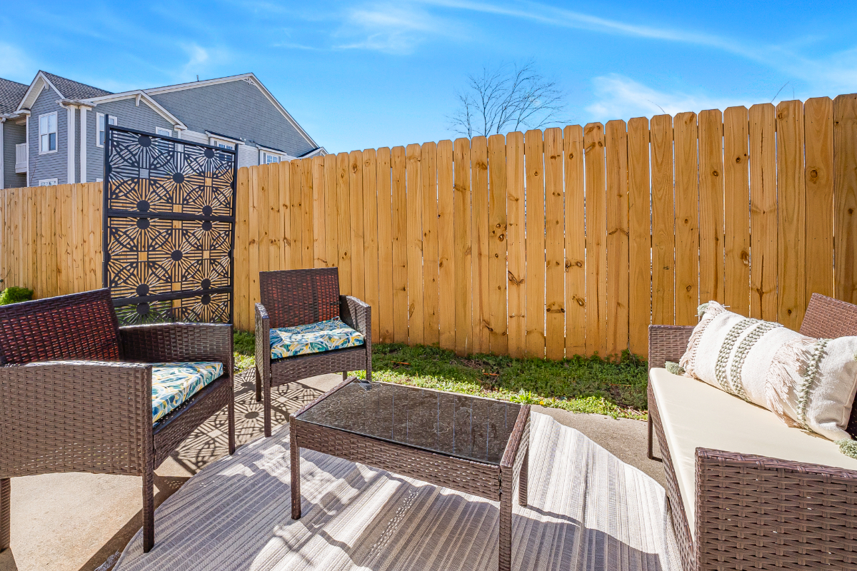Modern Pet-Friendly Townhome Near Uptown - Walk to Optimist Hall, Hospitals & Light Rail - Photo 3