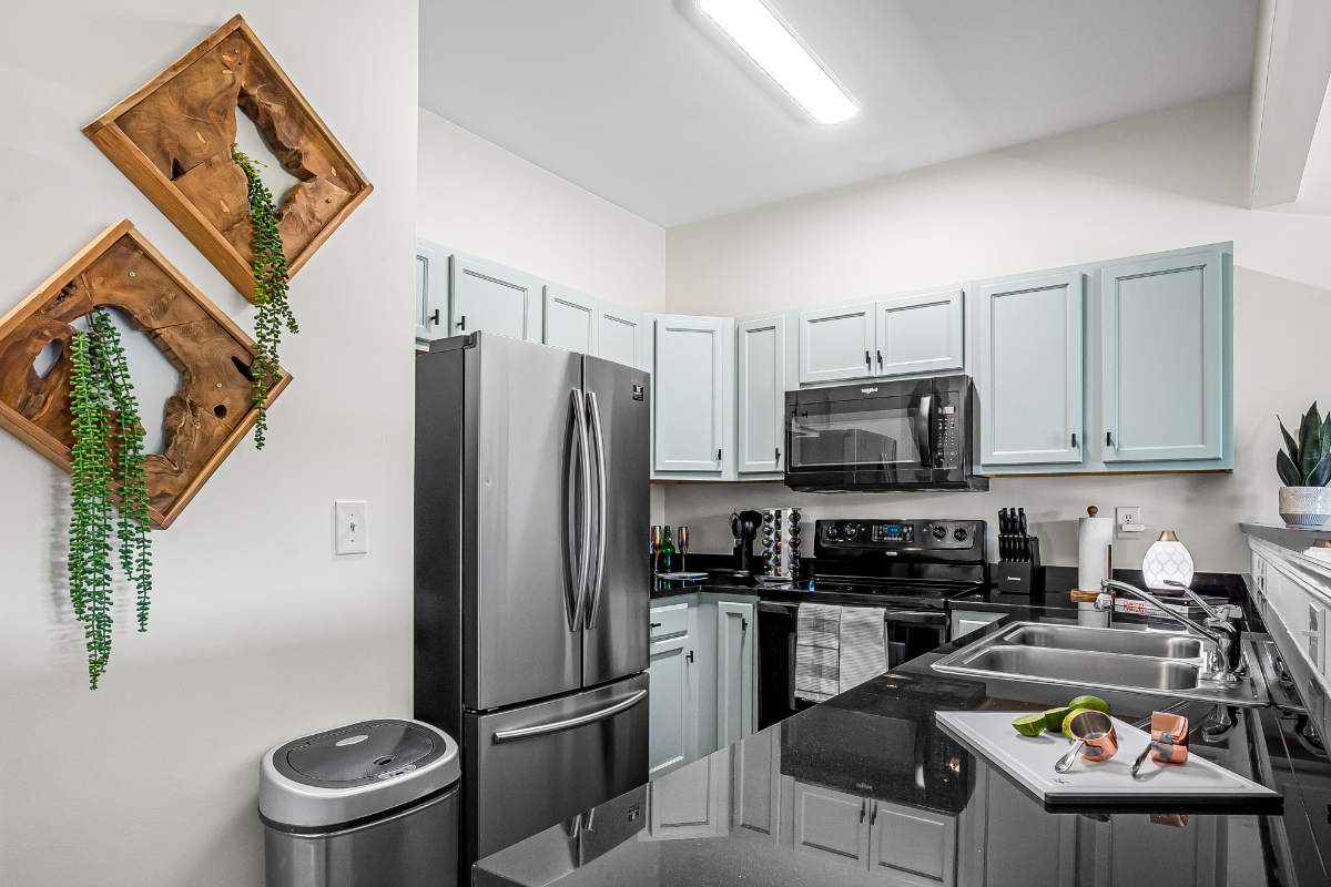 Modern Pet-Friendly Townhome Near Uptown - Walk to Optimist Hall, Hospitals & Light Rail - Photo 4
