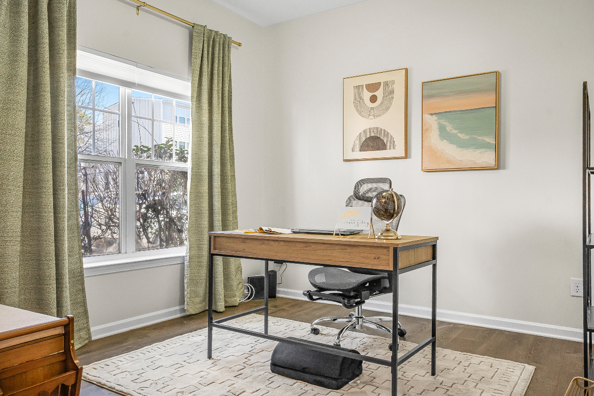 Modern Pet-Friendly Townhome Near Uptown - Walk to Optimist Hall, Hospitals & Light Rail - Photo 5