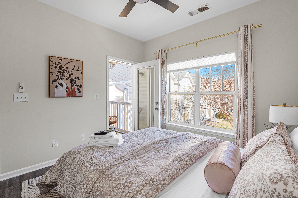 Modern Pet-Friendly Townhome Near Uptown - Walk to Optimist Hall, Hospitals & Light Rail - Photo 7