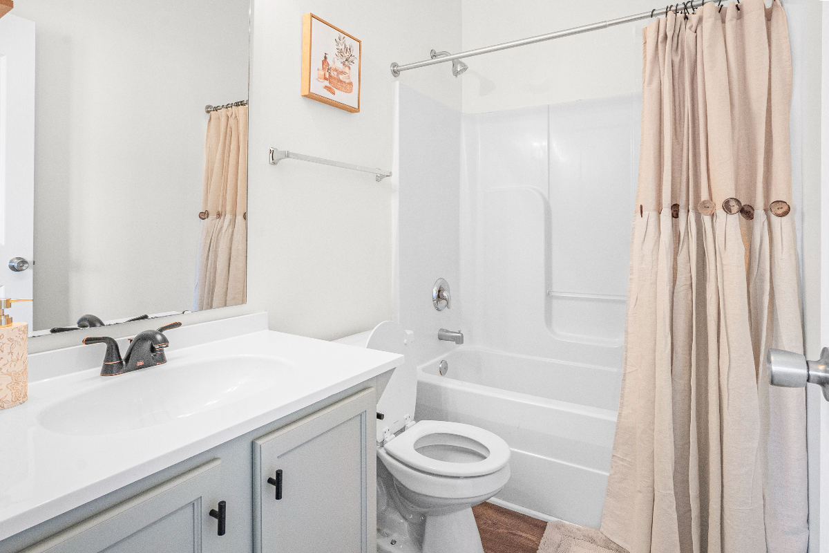 Modern Pet-Friendly Townhome Near Uptown - Walk to Optimist Hall, Hospitals & Light Rail - Photo 8