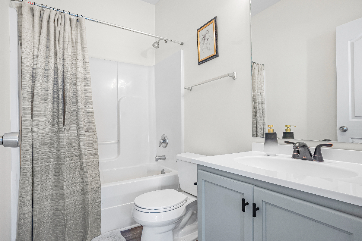 Modern Pet-Friendly Townhome Near Uptown - Walk to Optimist Hall, Hospitals & Light Rail - Photo 9