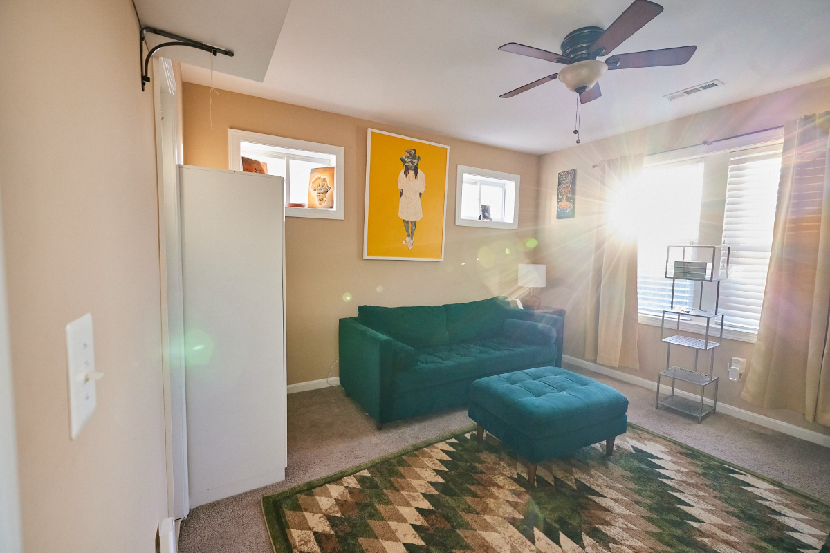 Top-Floor 2BR Condo in Prime Location - Fully Furnished & All Included - Photo 10