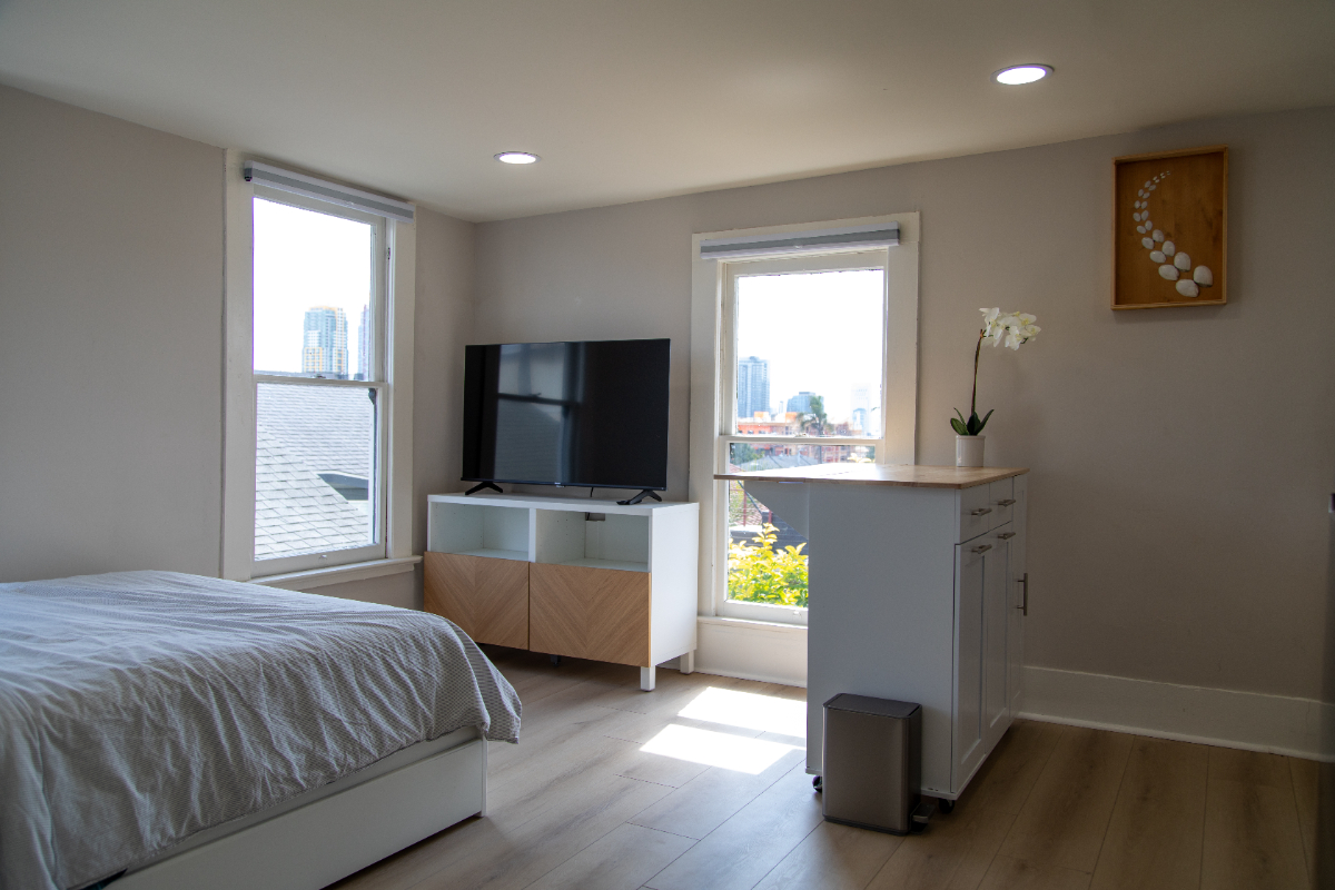 Cozy studio in prime downtown location - Photo 4