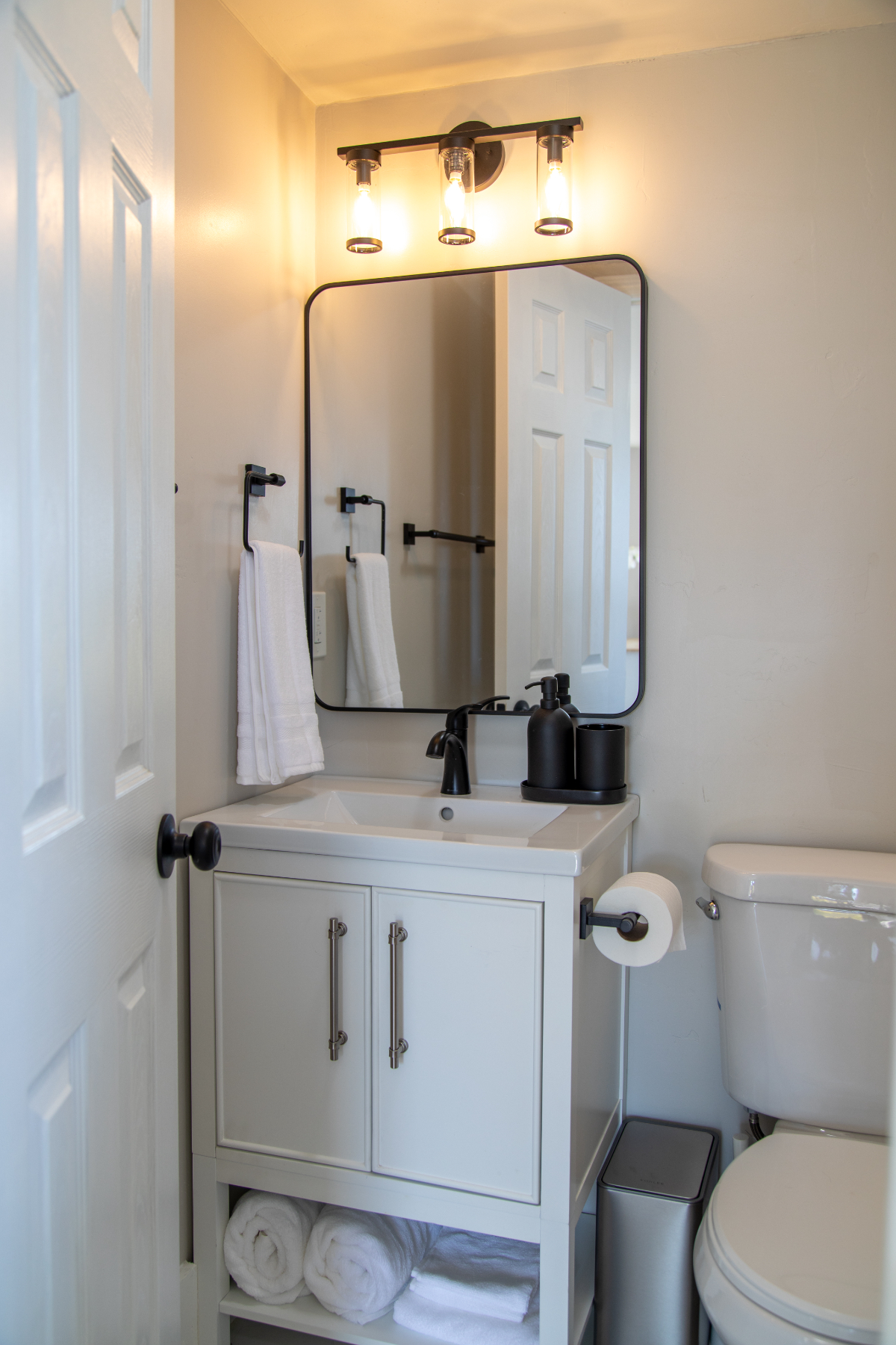 Cozy studio in prime downtown location - Photo 5