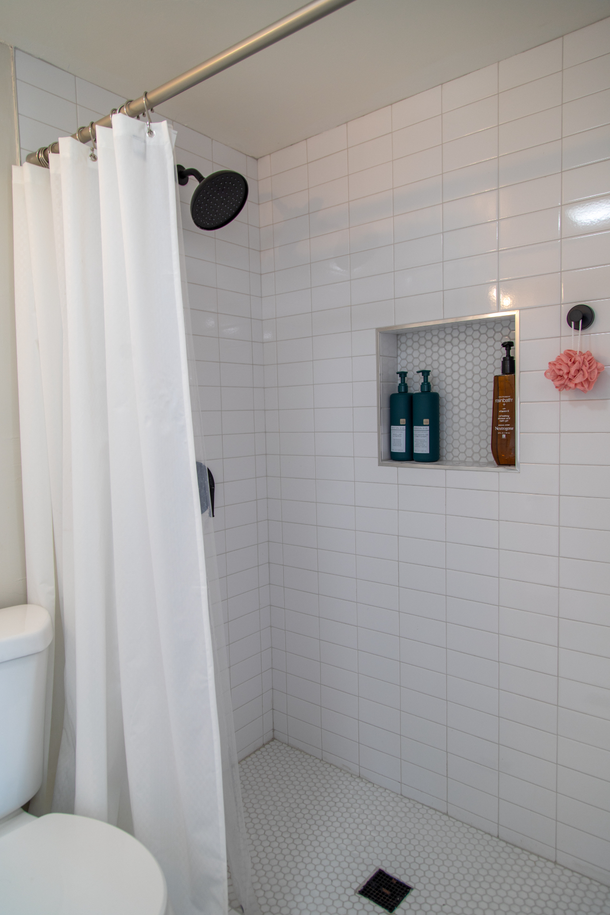 Cozy studio in prime downtown location - Photo 6