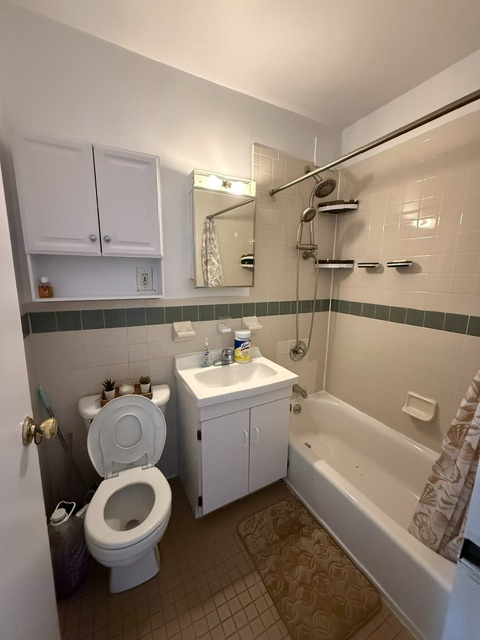 Complete One Bedroom Apartment - In Washington heights - Photo 1