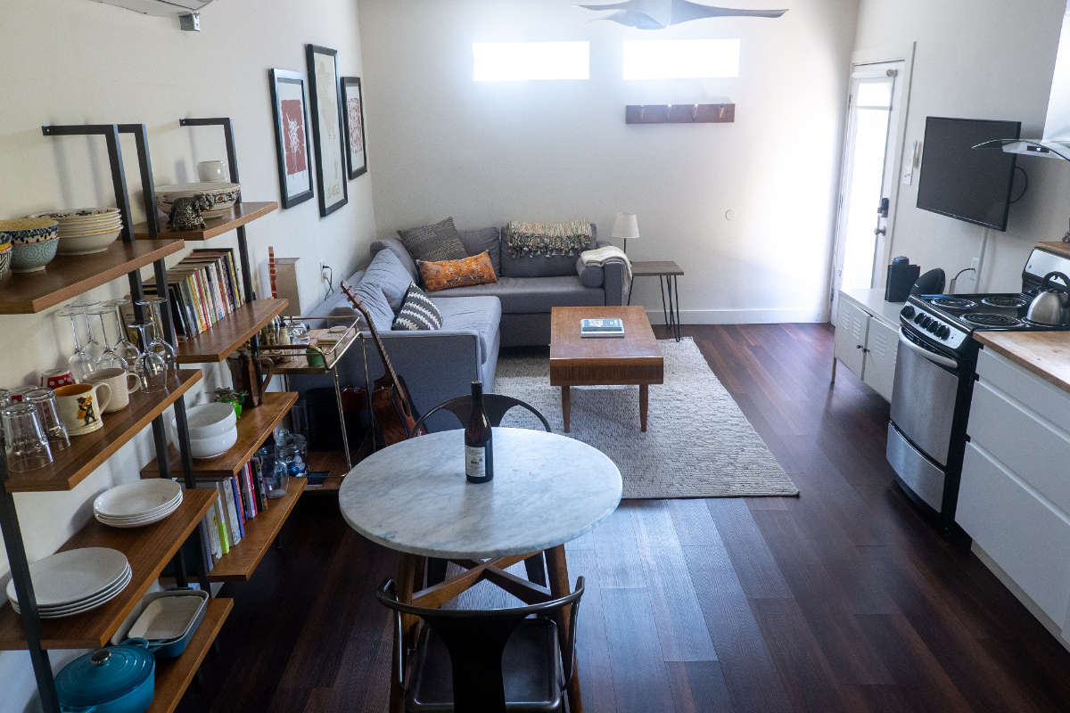 Charming Private 1-Bedroom House in Mid-City near Cedars-Sinai and Kaiser Permanente West LA - Photo 4
