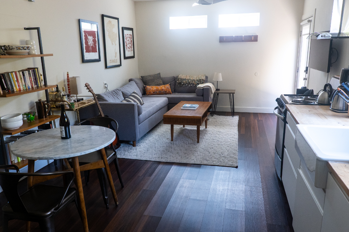 Charming Private 1-Bedroom House in Mid-City near Cedars-Sinai and Kaiser Permanente West LA - Photo 2