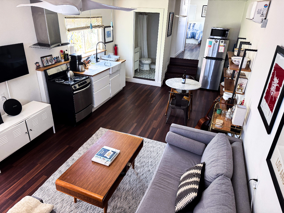 Charming Private 1-Bedroom House in Mid-City near Cedars-Sinai and Kaiser Permanente West LA - Photo 3