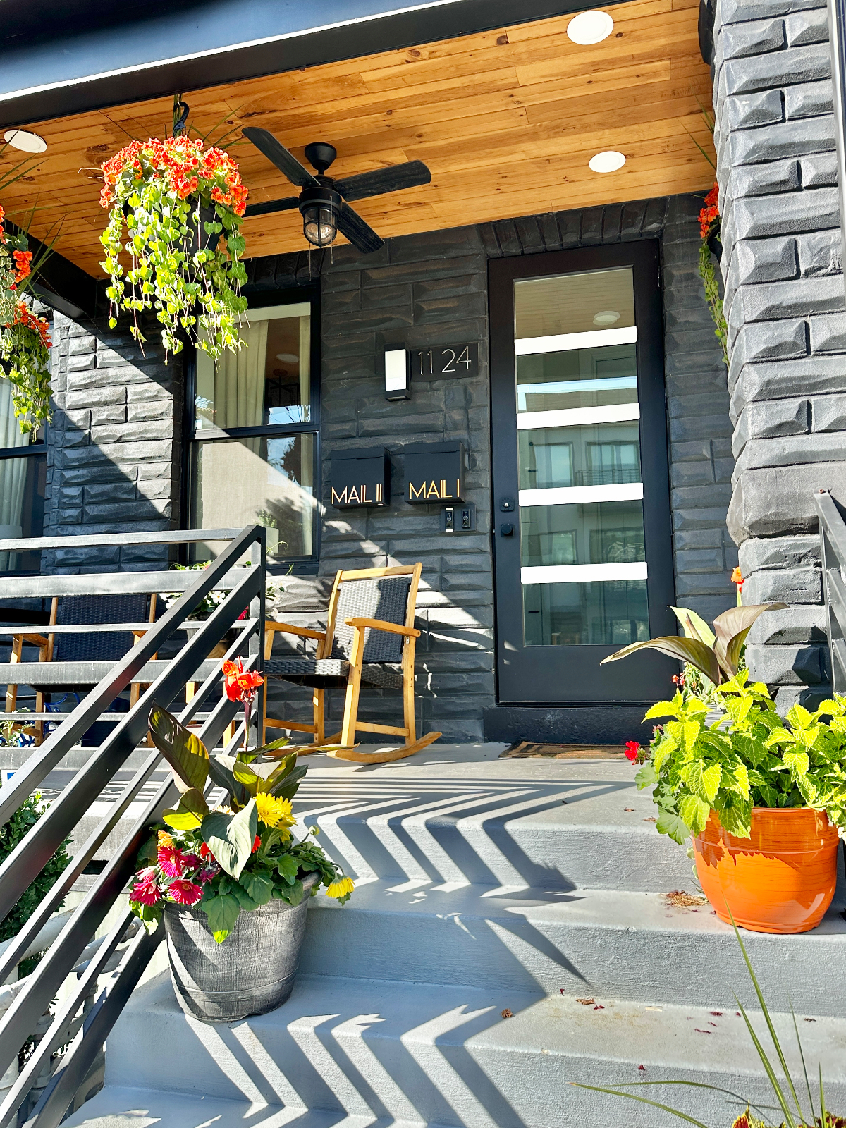 Luxury townhome condo - main level - 1 BR/1.5 BA - Photo 2