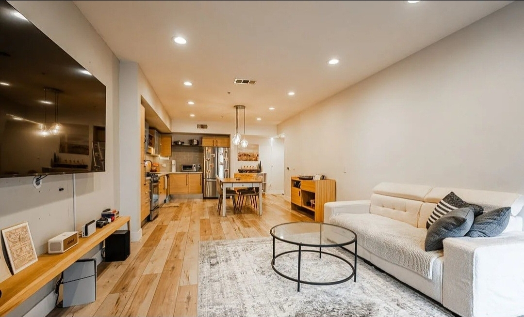 Condo downtown LA *ALL Util* included, 2 park - Photo 1