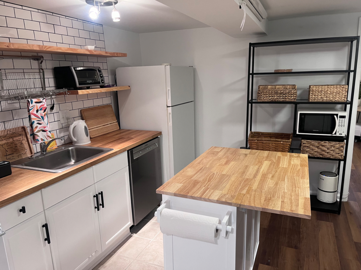 Cozy 1 Bedroom English Basement - Photo 6