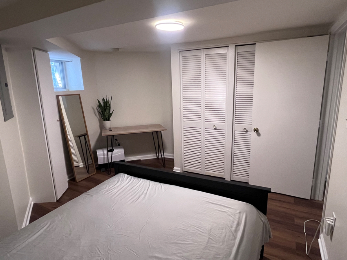Cozy 1 Bedroom English Basement - Photo 8