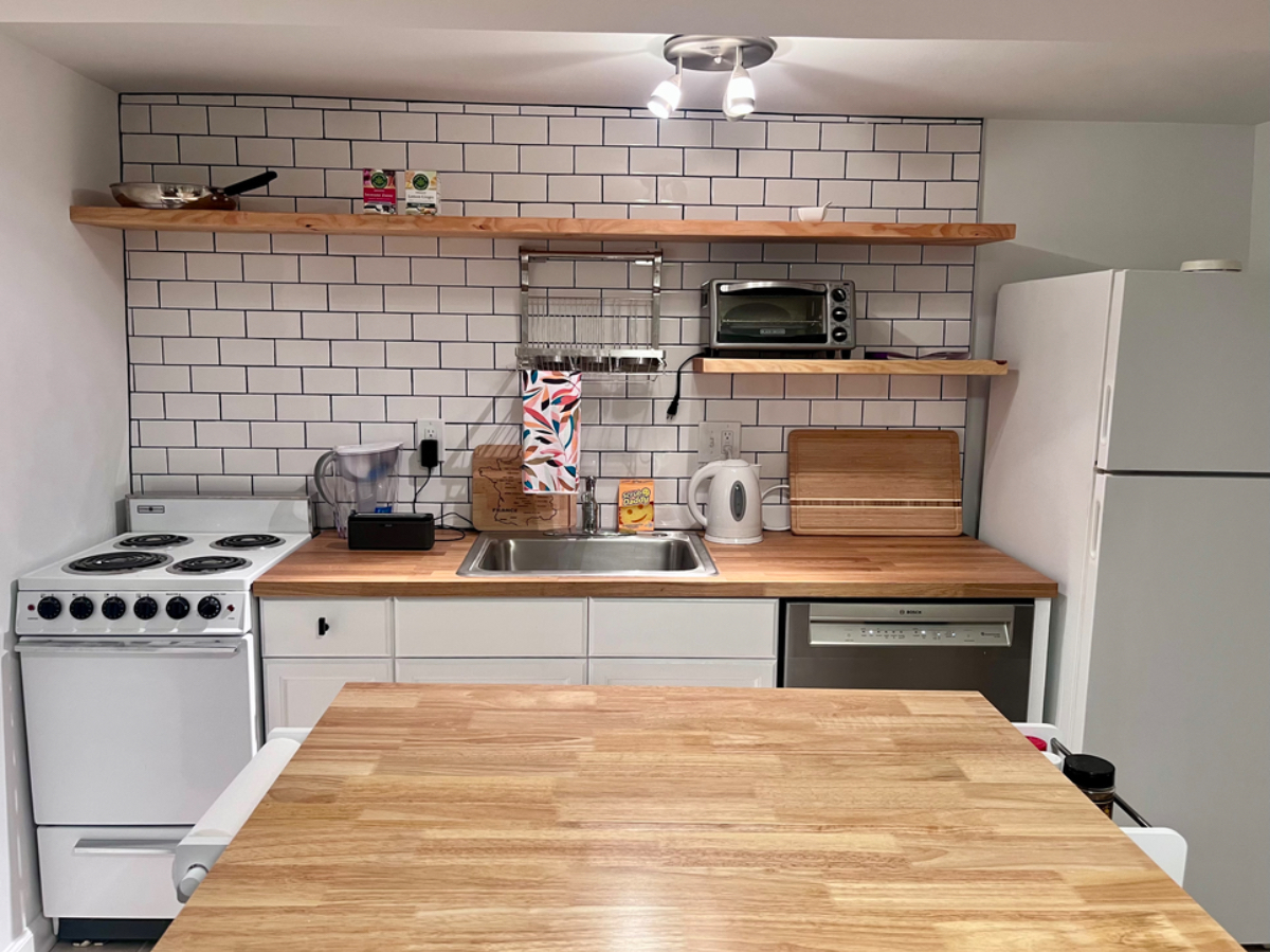 Cozy 1 Bedroom English Basement - Photo 2