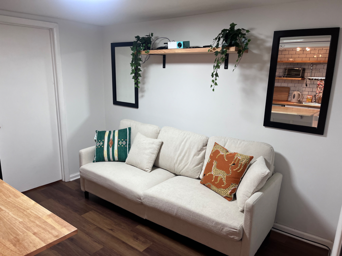 Cozy 1 Bedroom English Basement - Photo 5