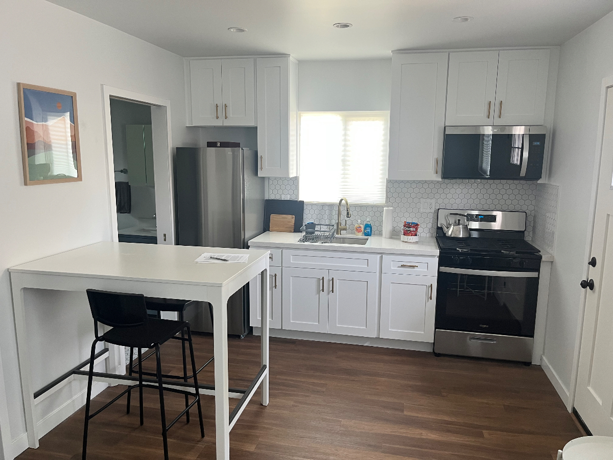 Private and modern 1BD/1BA guest house with private patio - Photo 6