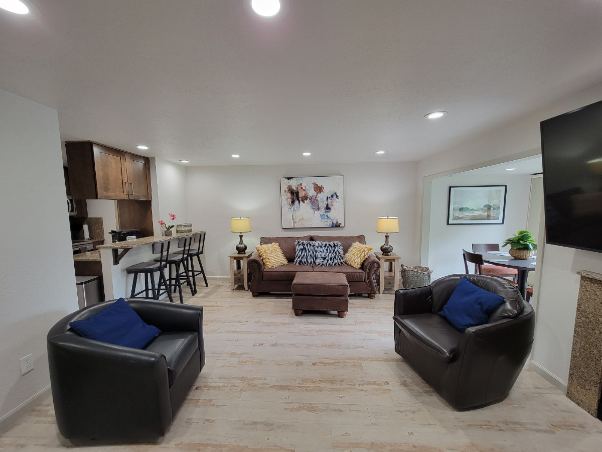Bright, Comfy Condo Near Boise Towne Square Mall--with Pool Access & Walkable Trails