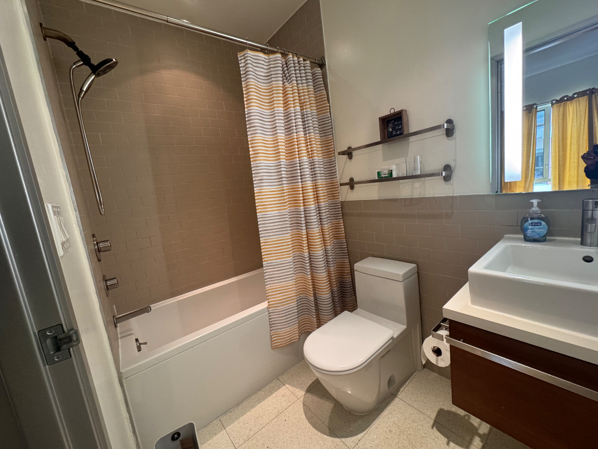 Huge Hollywood Private Entry En-Suite - Doorman - Photo 5